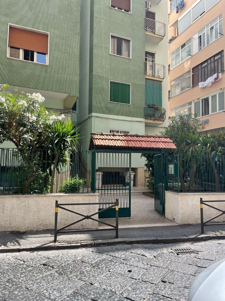 3 bedrooms Apartment in Naples, Italy No. 327740