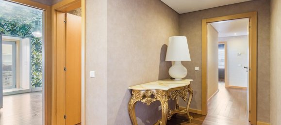 3 bedrooms Apartment in Porto, Portugal No. 97703 17