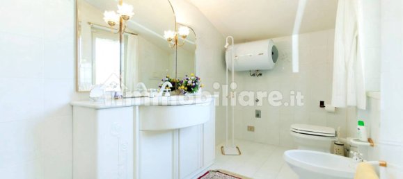 3 bedrooms Villa in Guidonia Montecelio, Italy No. 7541 31