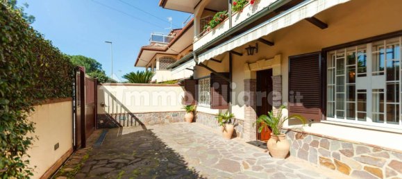 3 bedrooms Villa in Guidonia Montecelio, Italy No. 7541 3