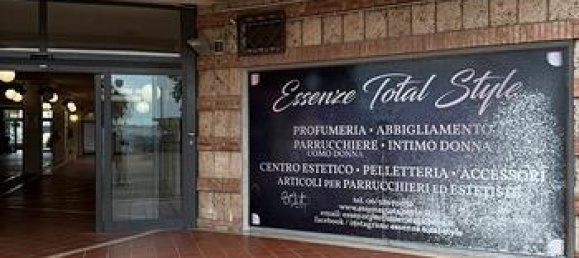 2 rooms Commercial property in Anzio, Italy No. 251624 3