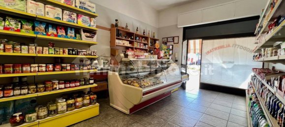 2-salle Propriété commerciale à Neive, Italy No. 59112 2