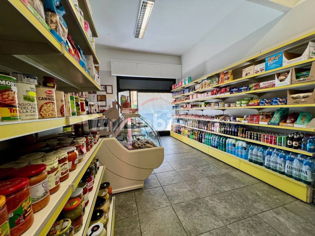 2-salle Propriété commerciale à Neive, Italy No. 59112