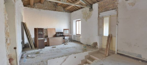 4 bedrooms House in Recanati, Italy No. 169269 2