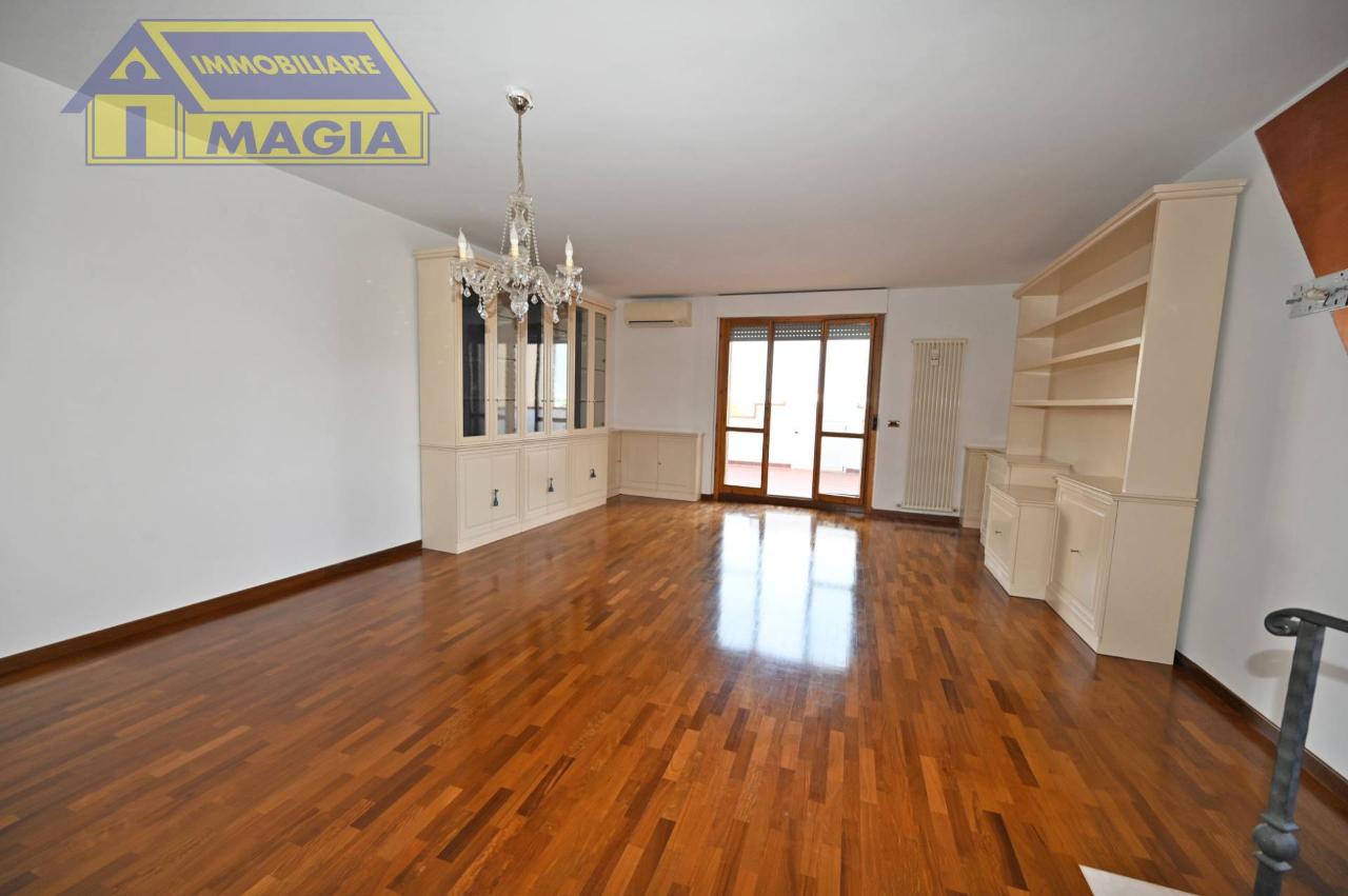 Apartamento de 5 habitaciónes en San Benedetto del Tronto, Italy No. 111179