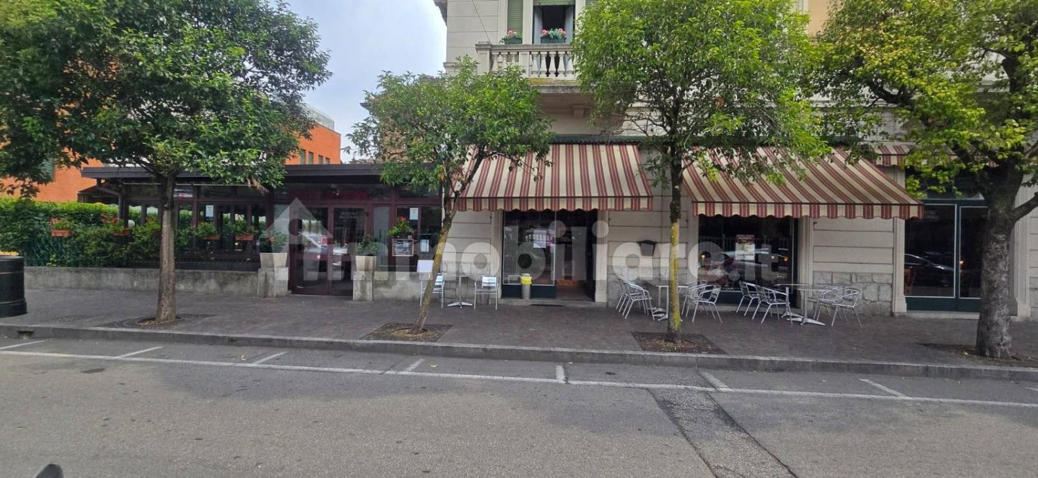 Коммерческая недвижимость с 3 комнатами в Лавено-Момбелло, Италия № 302193