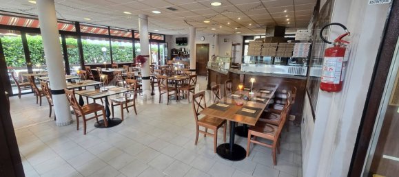 Коммерческая недвижимость с 3 комнатами в Лавено-Момбелло, Италия № 302193 17