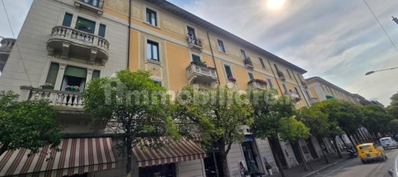 Коммерческая недвижимость с 3 комнатами в Лавено-Момбелло, Италия № 302193 2