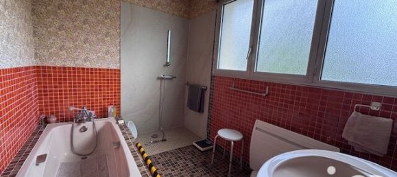 Casa de 5 dormitorios en Le Poinconnet, France No. 289593 15