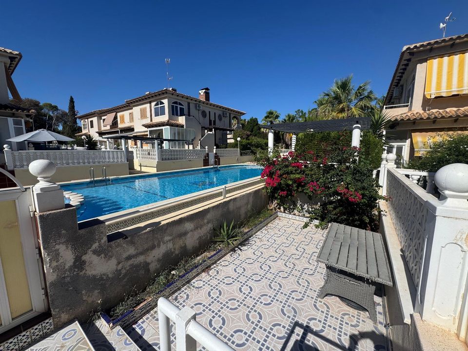 2 bedrooms Bungalow in Torrevieja, Spain No. 282944