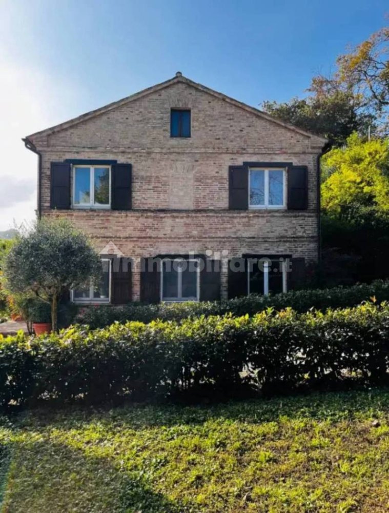 3 bedrooms Villa in Montecosaro, Italy No. 106938