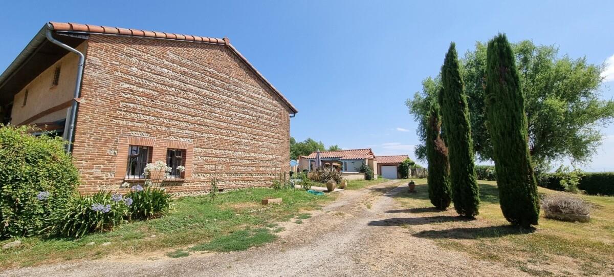 4 bedrooms House in Auterive, France No. 300179