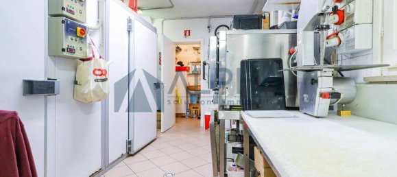 2-Zimmer Gewerbliche Immobilie in Forlì, Italy, Nr. 135976 7