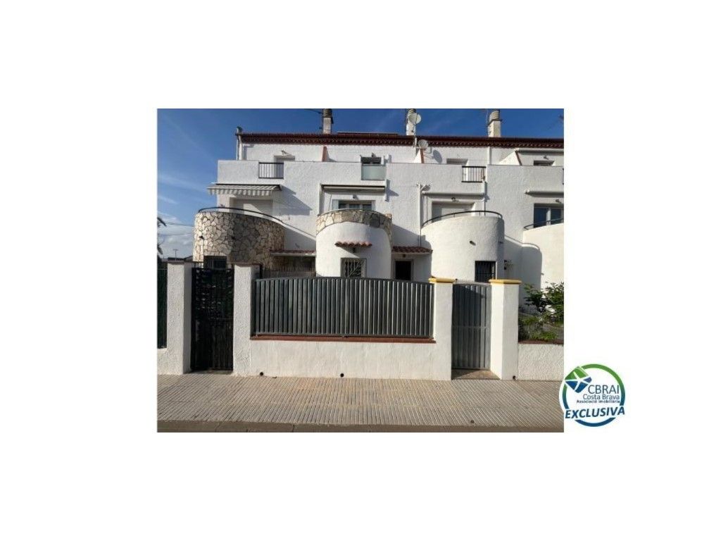 Casa de 3 dormitorios en Empuriabrava, Spain No. 196277