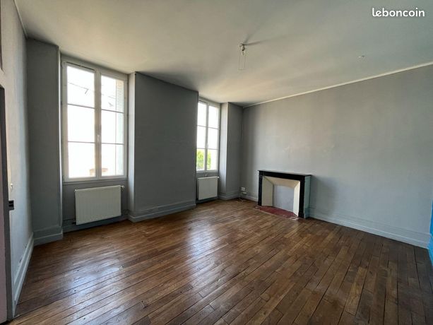 6 rooms Apartment in Saint-Gaultier, France No. 305352