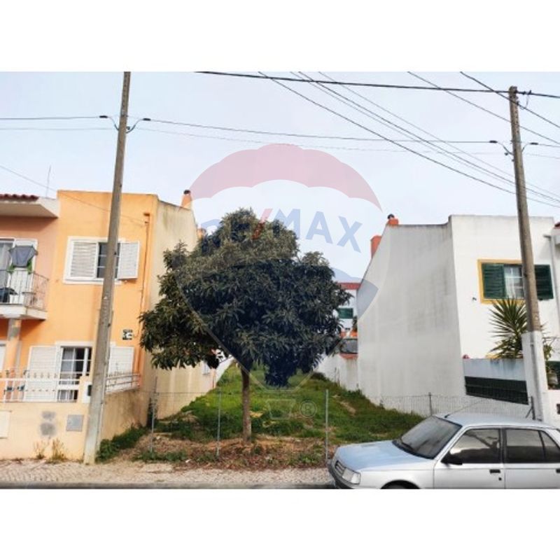 193m² Land in Quinta do Conde, Portugal No. 49712