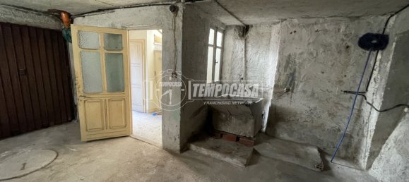 4 rooms House in Castellamonte, Italy No. 79140 7
