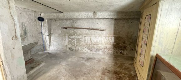 4 rooms House in Castellamonte, Italy No. 79140 5