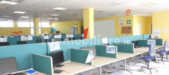 Oficina en Modugno, Italy 4524 m² No. 322080 16