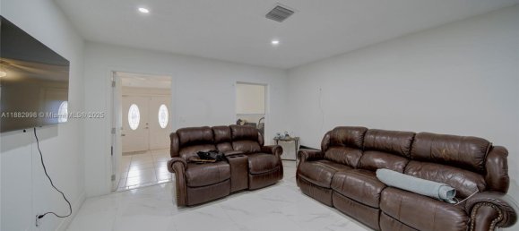 9 Schlafzimmer Villa in Miami, USA, Nr. 615119 24