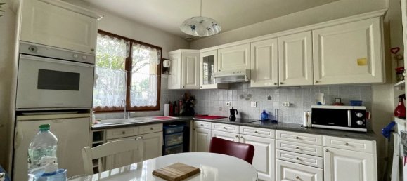 5 bedrooms House in Chambly, France No. 274240 2