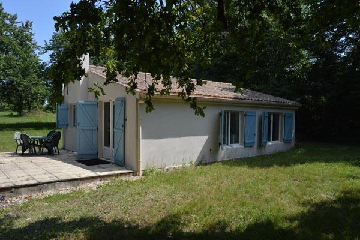 Studio in Mouton, France No. 22702