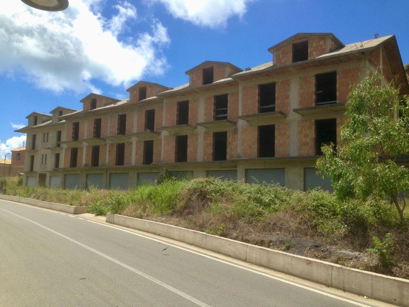 750m² Building in Falerna, Italy No. 314535