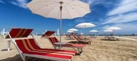 4000m² Commercial property in Pietrasanta, Italy No. 166647 8