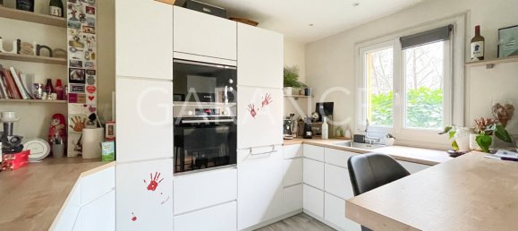 2 bedrooms Apartment in Paris, France No. 137565 8