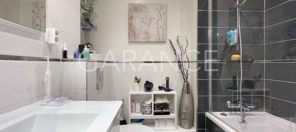 2 bedrooms Apartment in Paris, France No. 137565 9