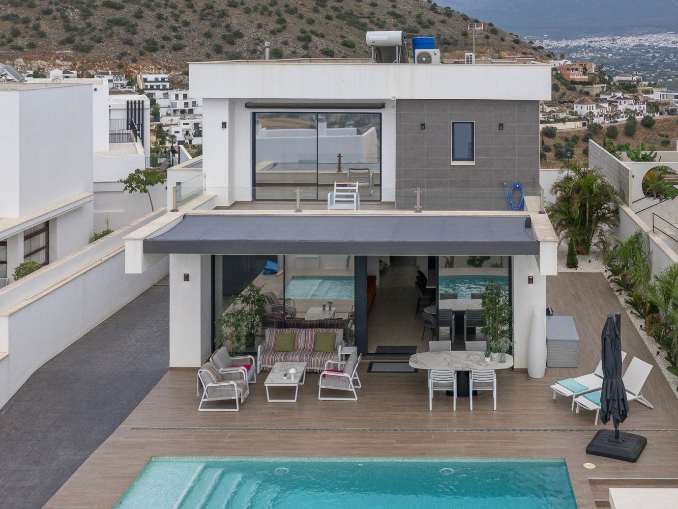 Villa de 4 dormitorios en Coín, Spain No. 139595