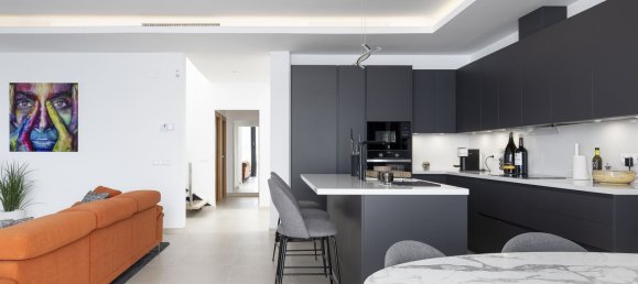 Villa de 4 dormitorios en Coín, Spain No. 139595 2