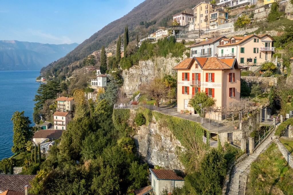 Villa de 6 dormitorios en Pognana Lario, Italy No. 57404