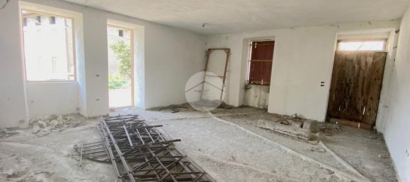 6 bedrooms House in Losine, Italy No. 378829 12