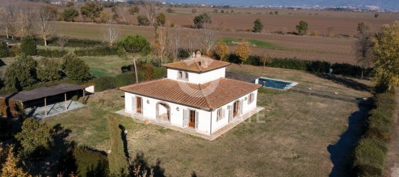 4 bedrooms House in Cortona, Italy No. 304434 6