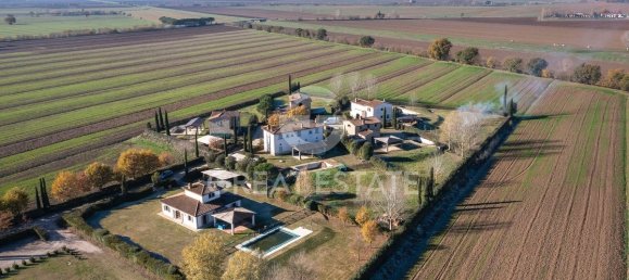 4 bedrooms House in Cortona, Italy No. 304434 7