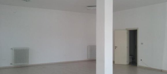 2-Zimmer Gewerbliche Immobilie in Pescara, Italy, Nr. 253471 3