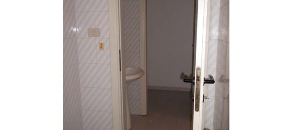 2-Zimmer Gewerbliche Immobilie in Pescara, Italy, Nr. 253471 5