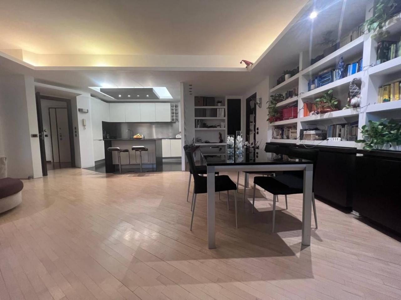 Квартира с 4 комнатами в Рим, Италия № 36816