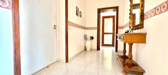 2 Schlafzimmer Wohnung in Naples, Italy, Nr. 329174 3