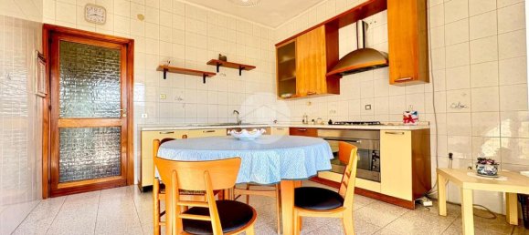 2 Schlafzimmer Wohnung in Naples, Italy, Nr. 329174 9