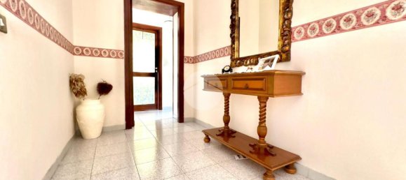 2 Schlafzimmer Wohnung in Naples, Italy, Nr. 329174 4