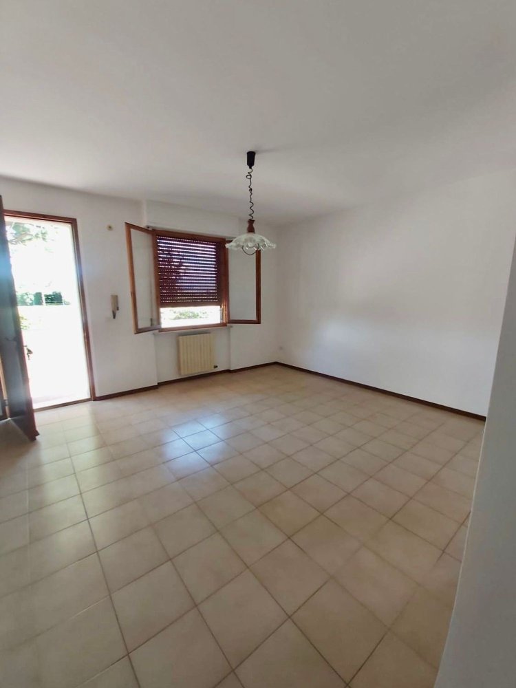 4-salle Appartement à Montemarciano, Italy No. 284342