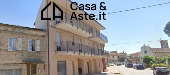 3 rooms Apartment in Morrovalle, Italy No. 18987 2