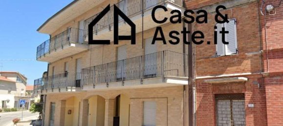 3 rooms Apartment in Morrovalle, Italy No. 18987 3