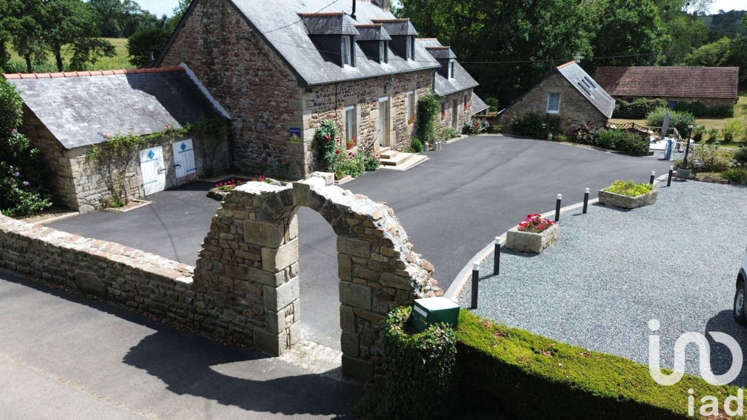 Casa de 6 dormitorios en Cotes-d'Armor, France No. 321976