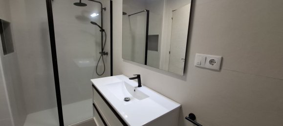 3 Schlafzimmer Wohnung in A Coruna, Spain, Nr. 166494 9