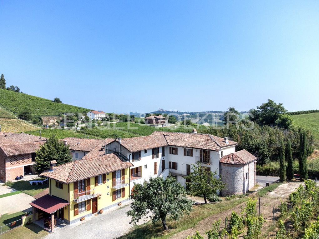 9 غرف نوم منزل في Canelli, Italy رقم 127863