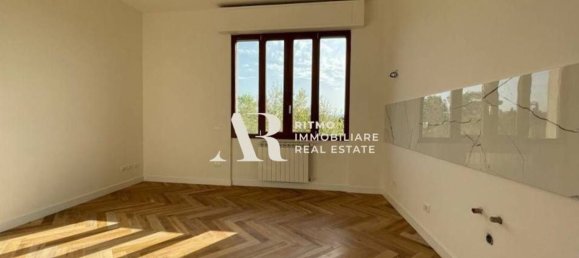 3 rooms Apartment in Campi Bisenzio, Italy No. 9880 2