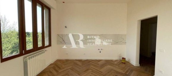 3 rooms Apartment in Campi Bisenzio, Italy No. 9880 8